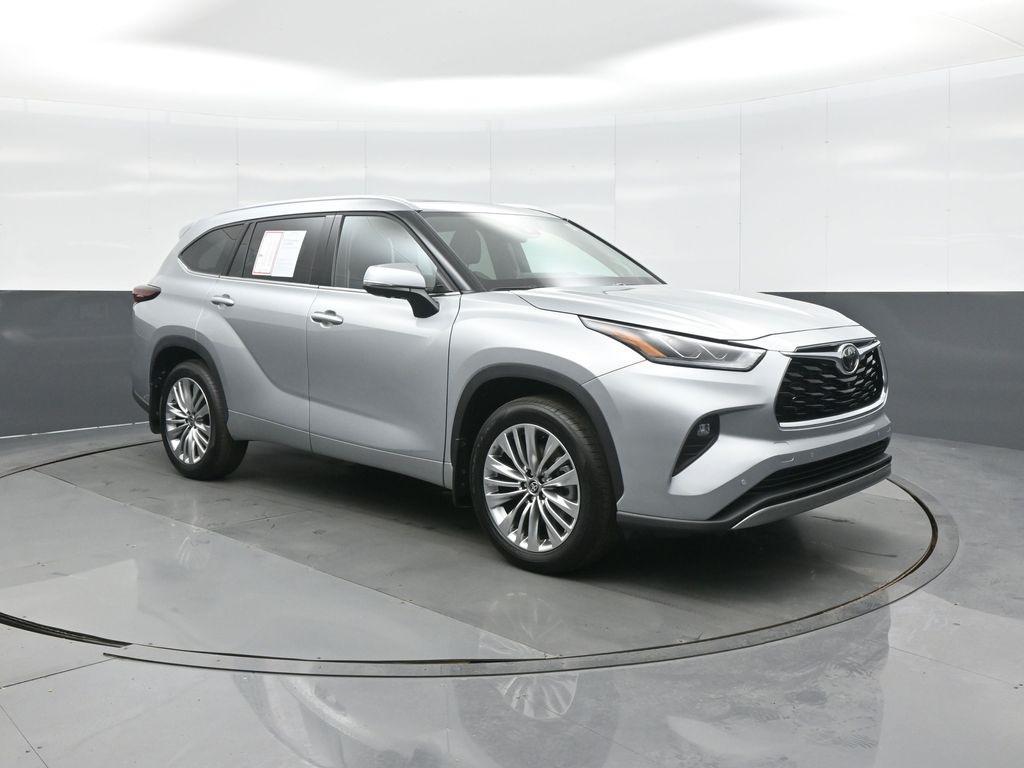 used 2025 Toyota Highlander car, priced at $55,598