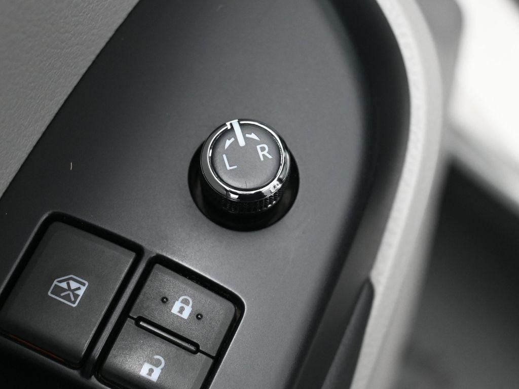 used 2015 Toyota Highlander car, priced at $19,643