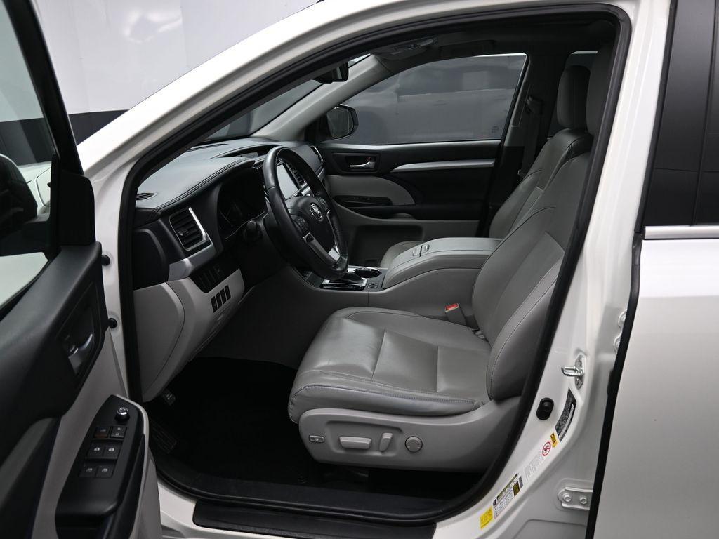 used 2015 Toyota Highlander car, priced at $19,643