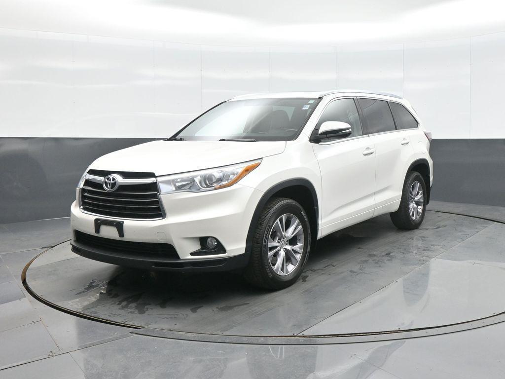 used 2015 Toyota Highlander car, priced at $19,643