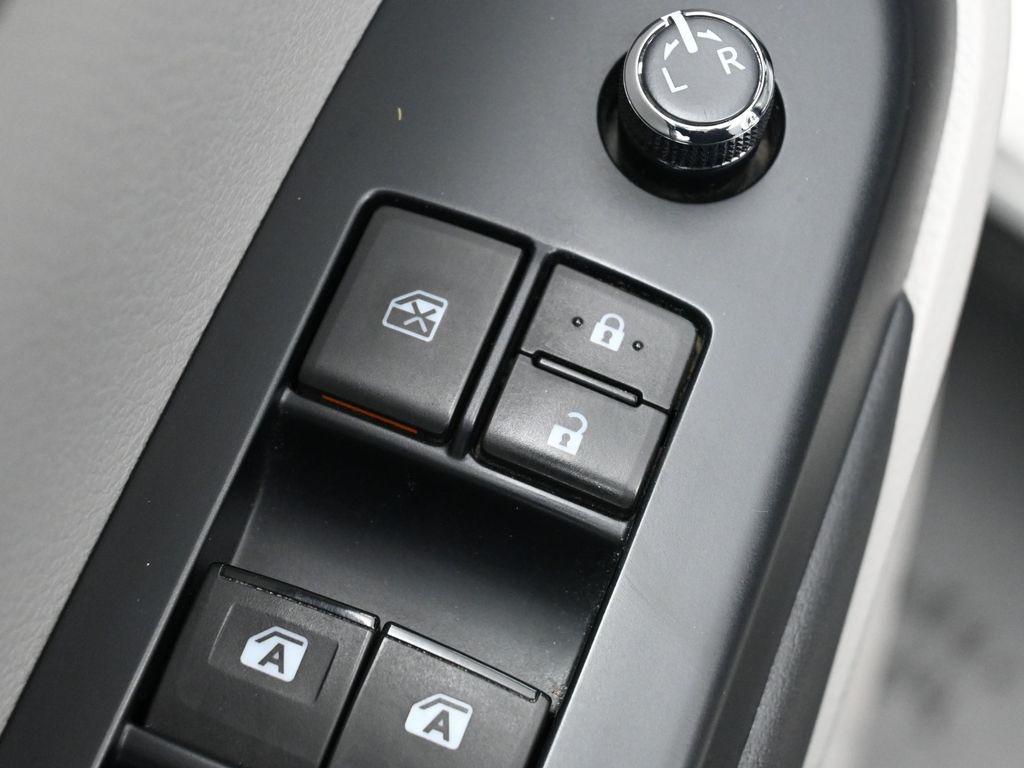 used 2015 Toyota Highlander car, priced at $19,643