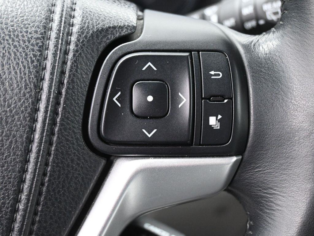 used 2015 Toyota Highlander car, priced at $19,643