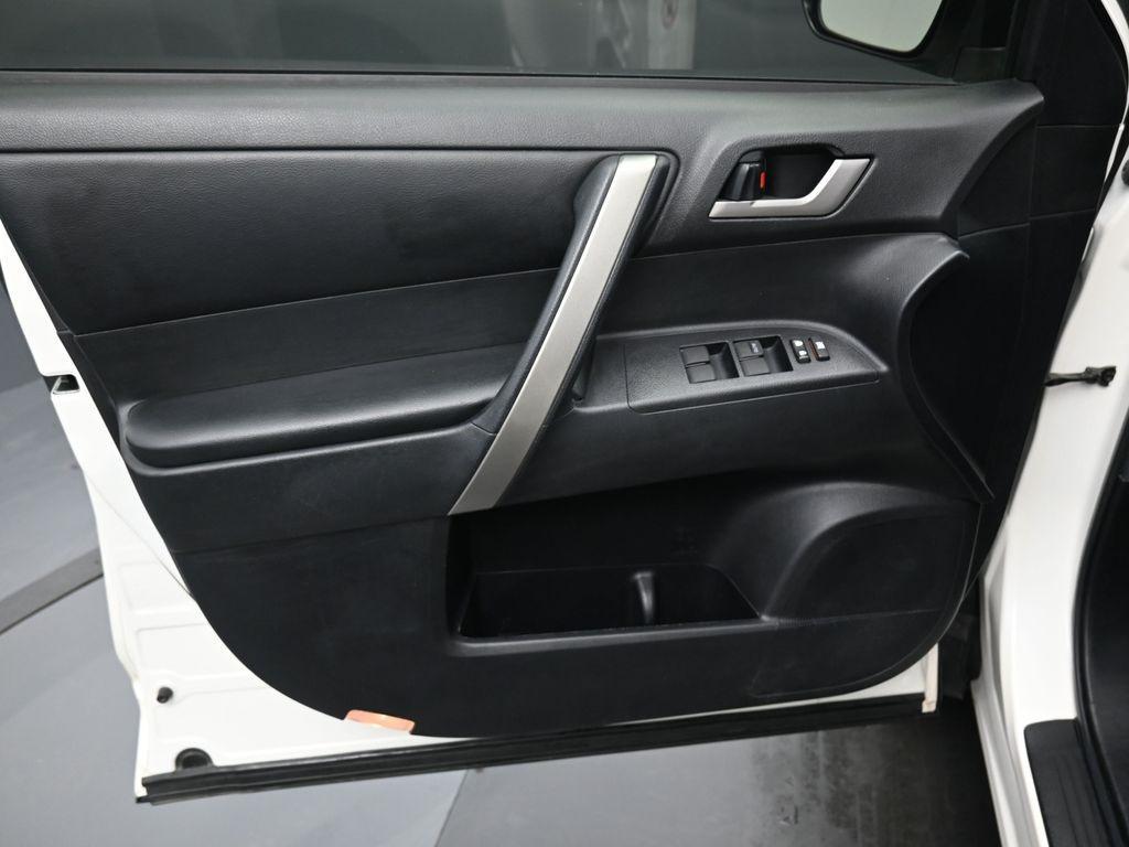 used 2013 Toyota Highlander car, priced at $15,935