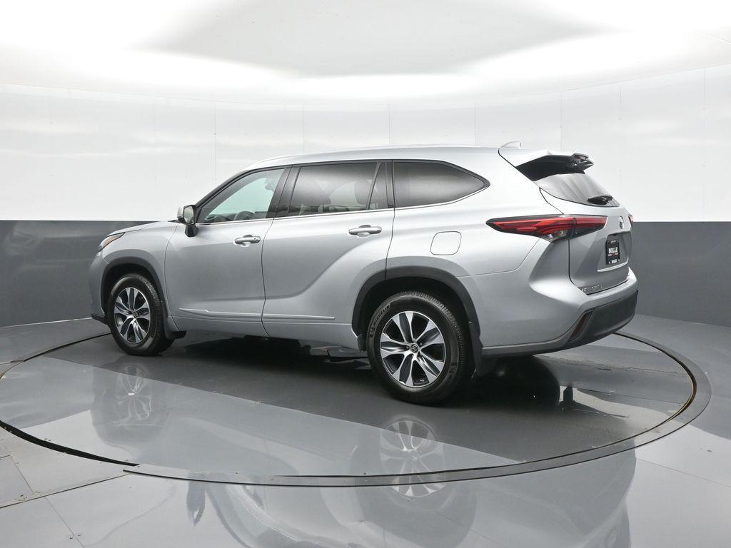 used 2022 Toyota Highlander car, priced at $37,390