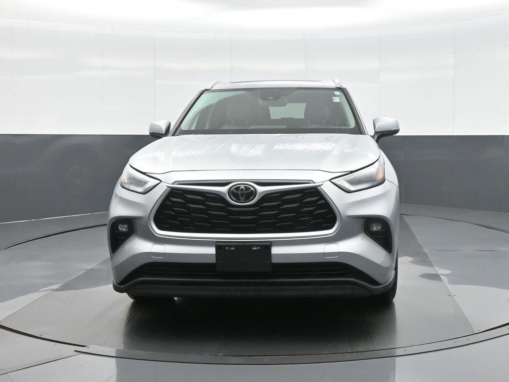 used 2022 Toyota Highlander car, priced at $37,390