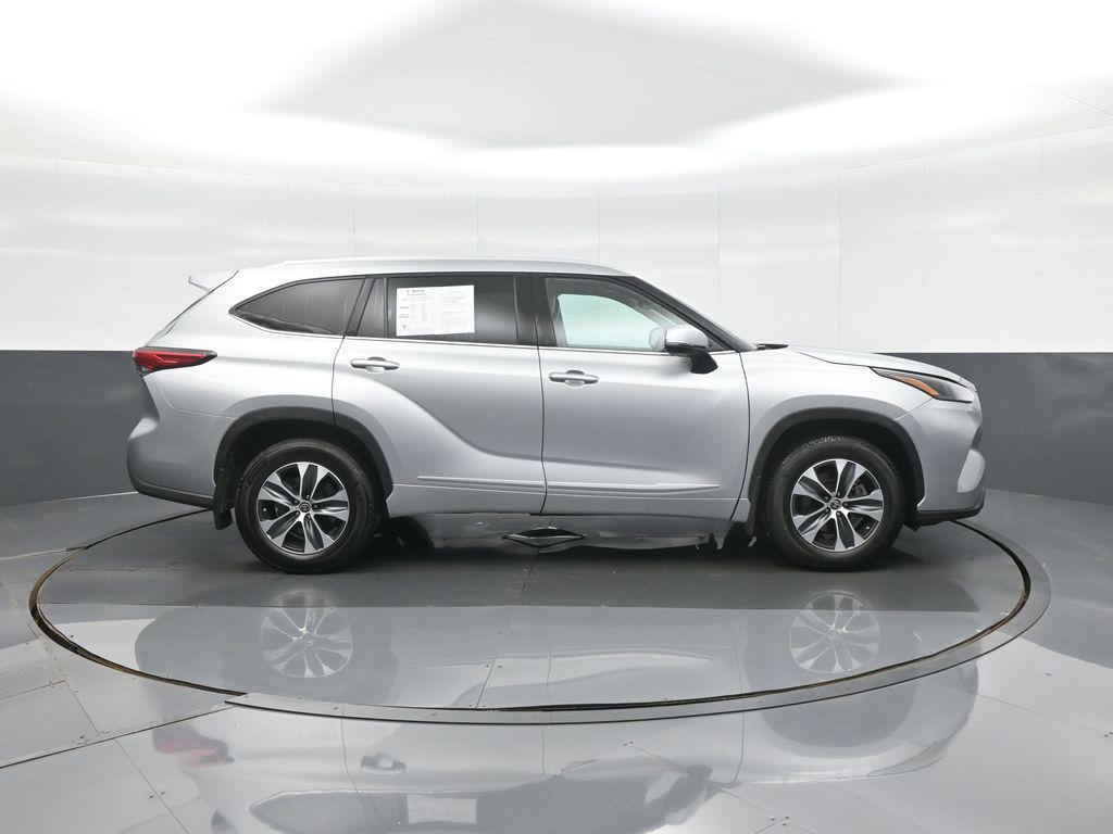 used 2022 Toyota Highlander car, priced at $37,390