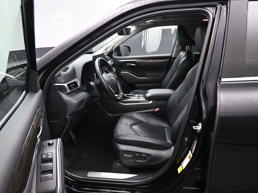 used 2023 Toyota Highlander Hybrid car, priced at $46,600