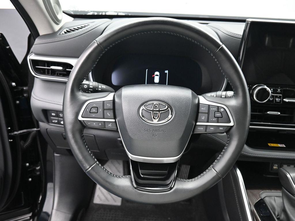used 2023 Toyota Highlander Hybrid car, priced at $46,600