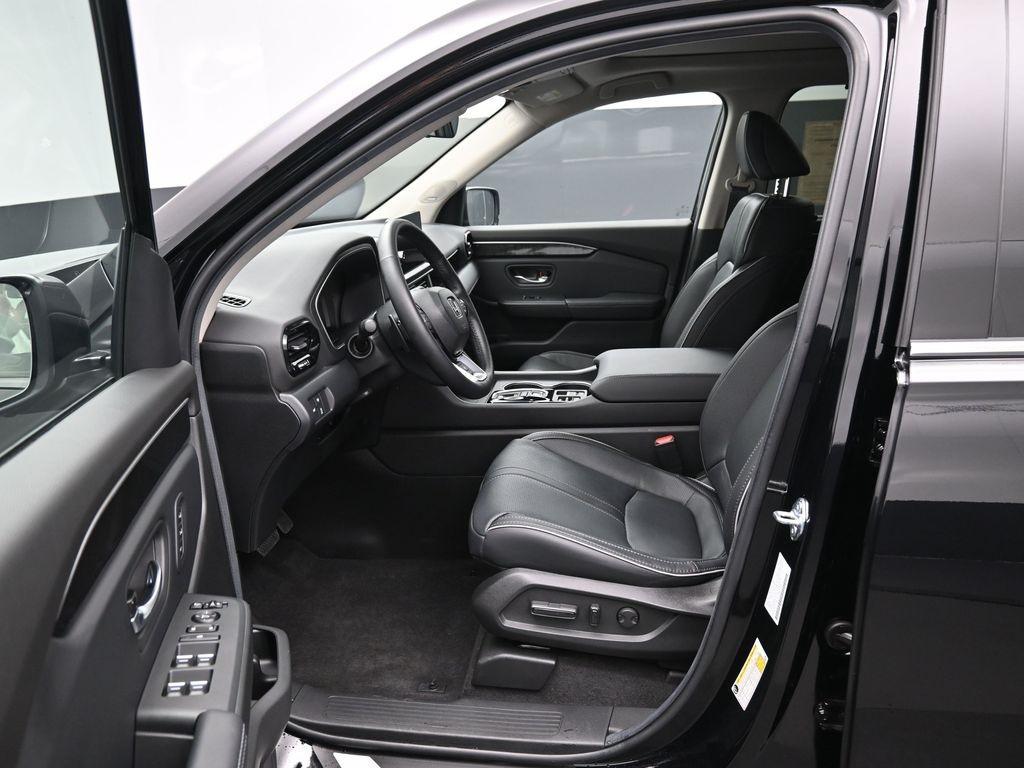 used 2025 Honda Pilot car, priced at $51,990