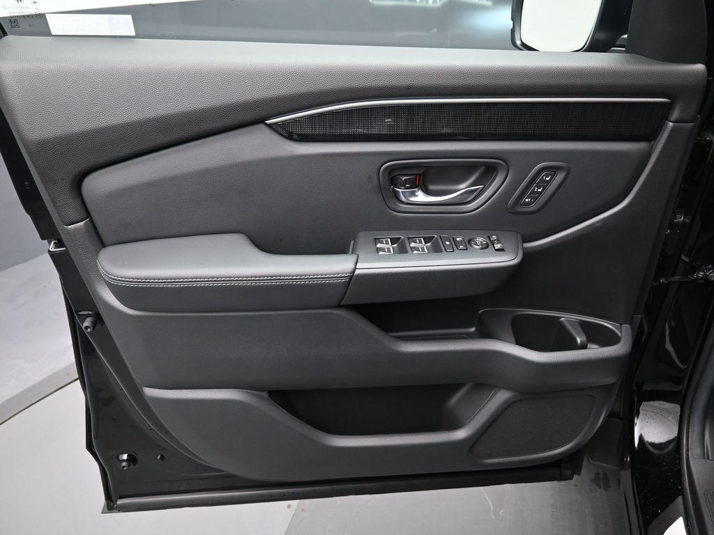 used 2025 Honda Pilot car, priced at $51,990