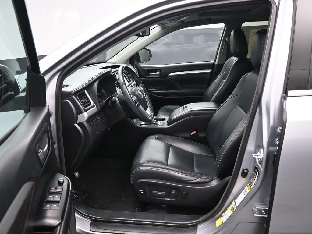 used 2016 Toyota Highlander car, priced at $19,101