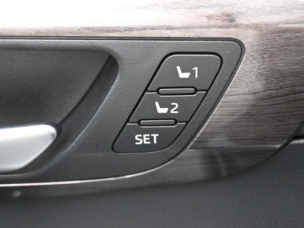 used 2020 Toyota Highlander car, priced at $34,818