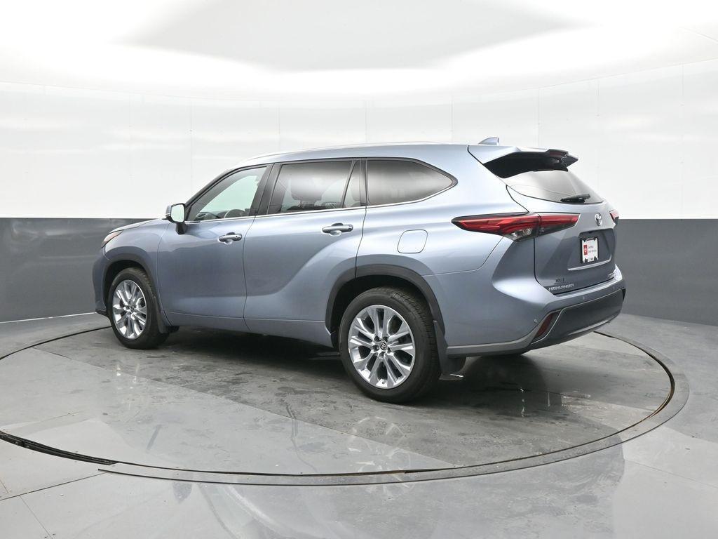 used 2020 Toyota Highlander car, priced at $34,818