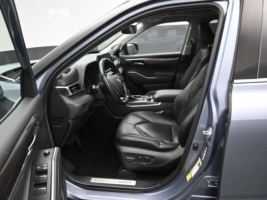 used 2020 Toyota Highlander car, priced at $34,818