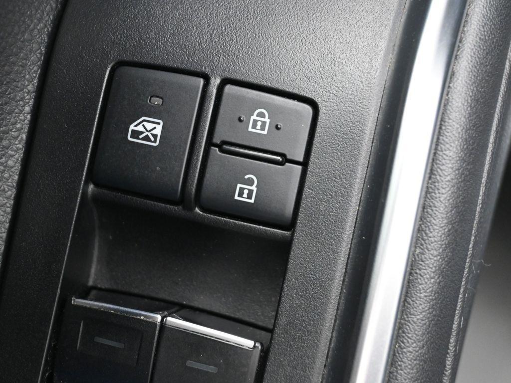 used 2020 Toyota Highlander car, priced at $34,818