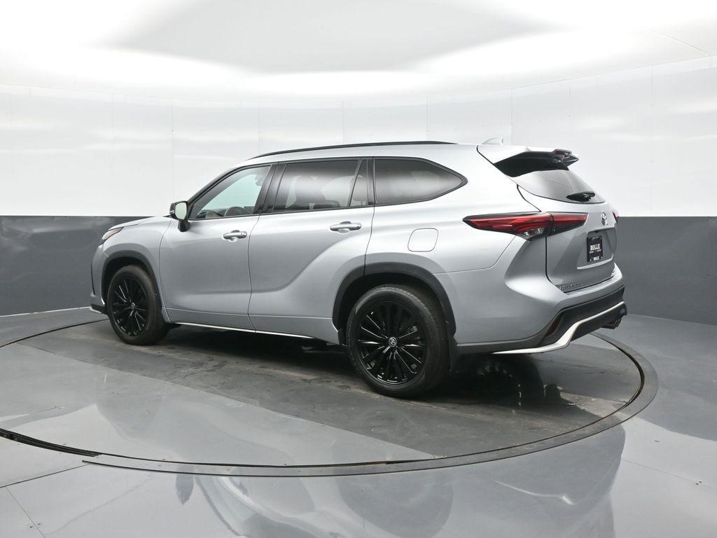 used 2023 Toyota Highlander car, priced at $42,997