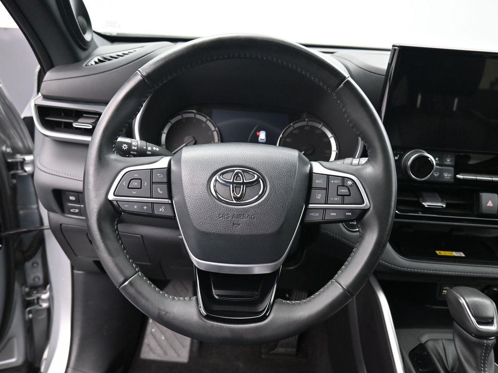 used 2023 Toyota Highlander car, priced at $42,997