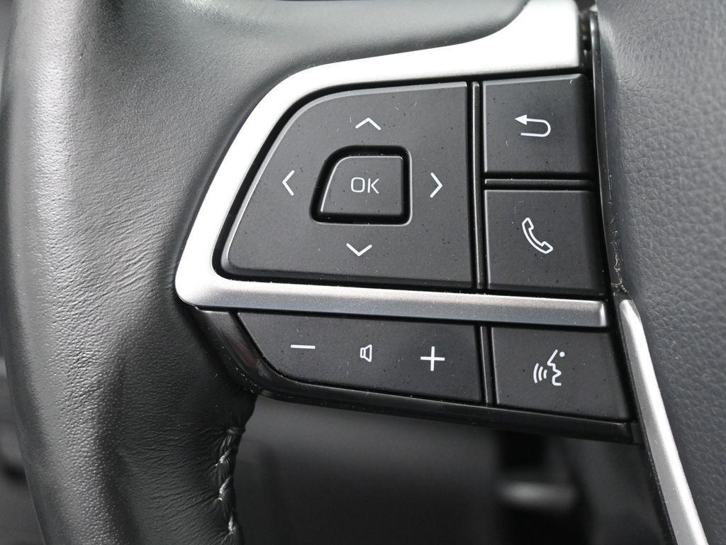 used 2023 Toyota Highlander car, priced at $42,997