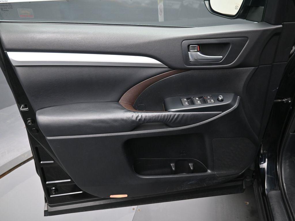 used 2015 Toyota Highlander car, priced at $18,683