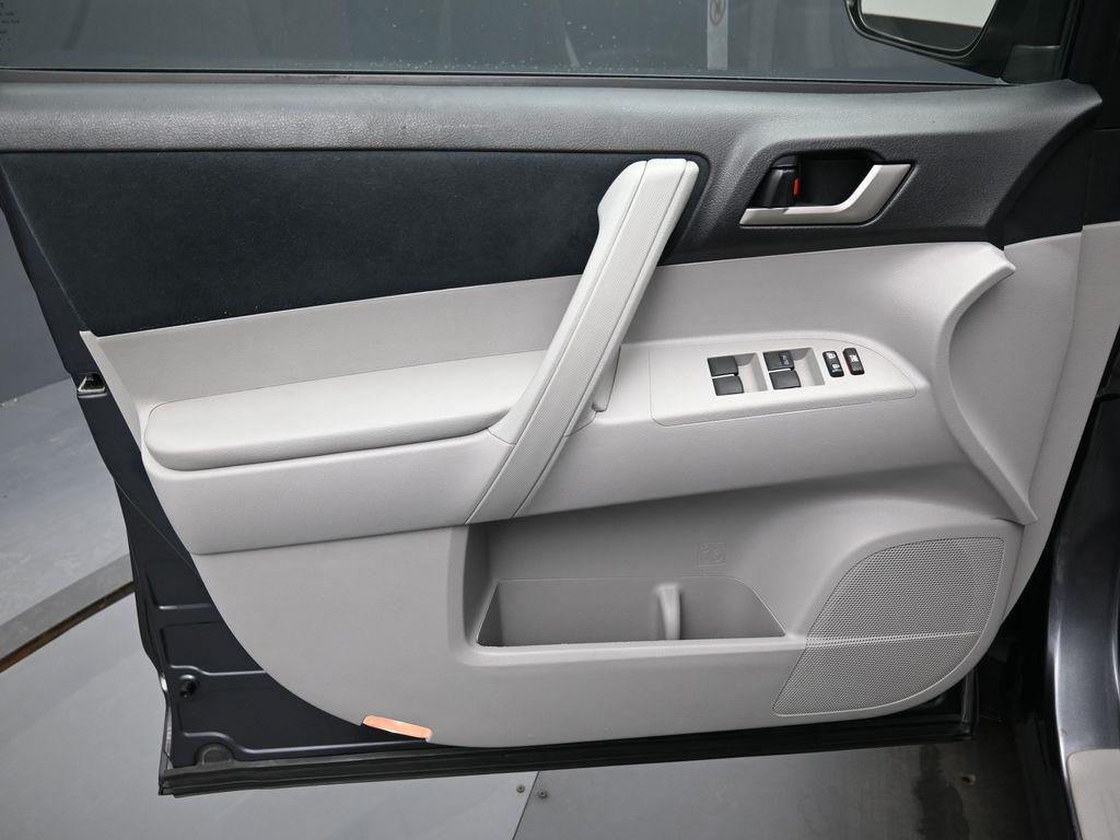 used 2013 Toyota Highlander car, priced at $11,531