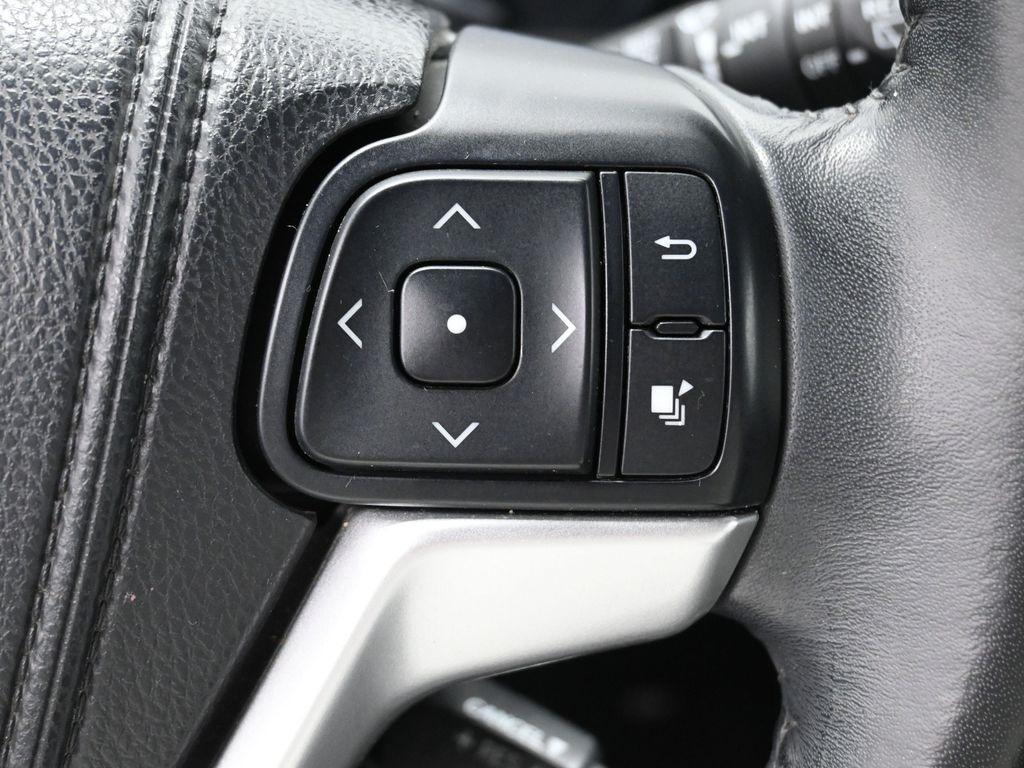 used 2015 Toyota Highlander car, priced at $24,271