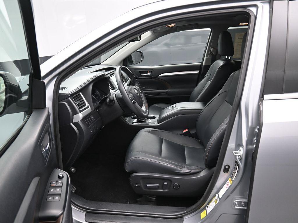 used 2015 Toyota Highlander car, priced at $24,271