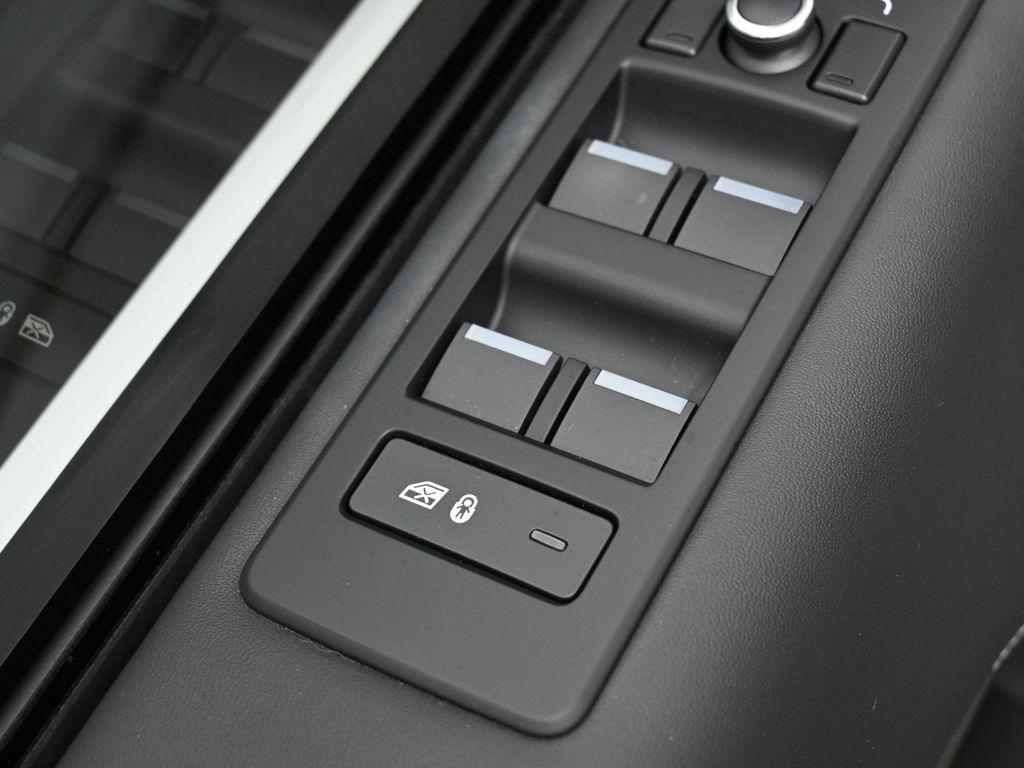 used 2018 Land Rover Discovery car, priced at $17,996