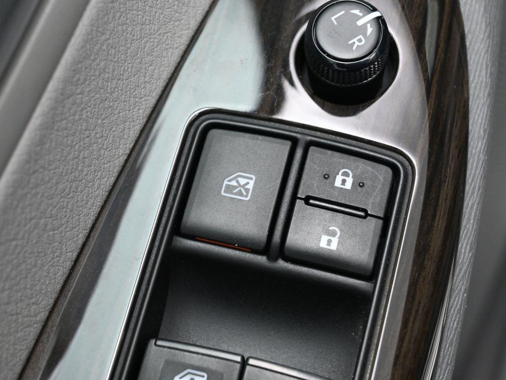 used 2015 Toyota Sienna car, priced at $29,470