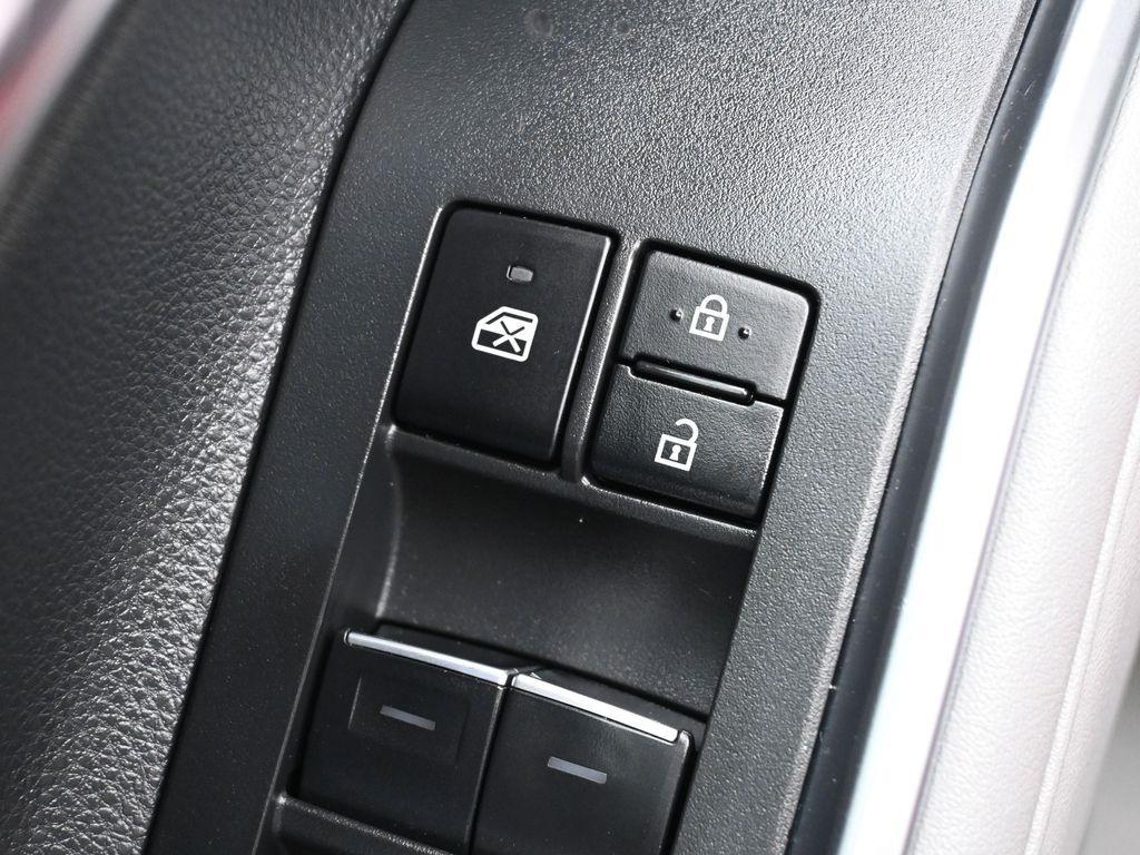 used 2023 Toyota Highlander car, priced at $43,015