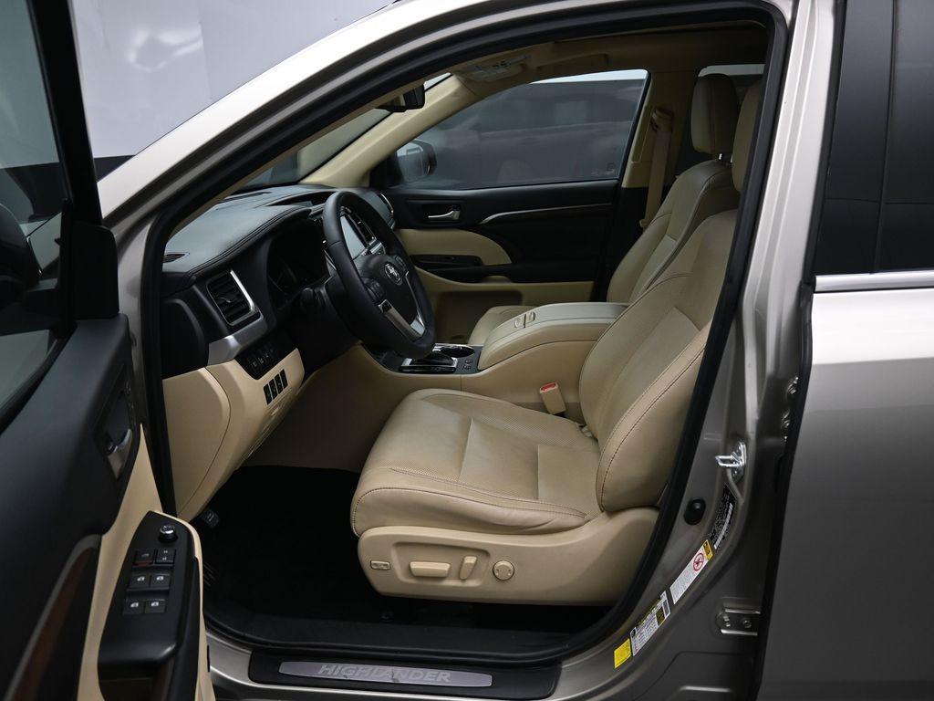 used 2016 Toyota Highlander Hybrid car, priced at $17,927