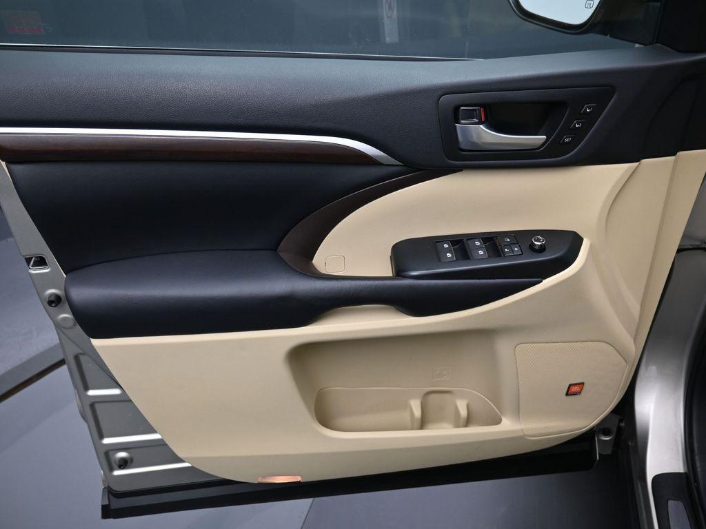 used 2016 Toyota Highlander Hybrid car, priced at $17,927