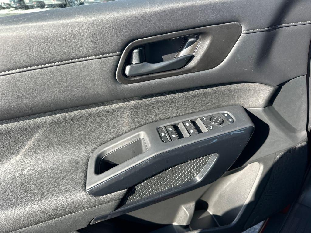 new 2026 Nissan Pathfinder car, priced at $40,061