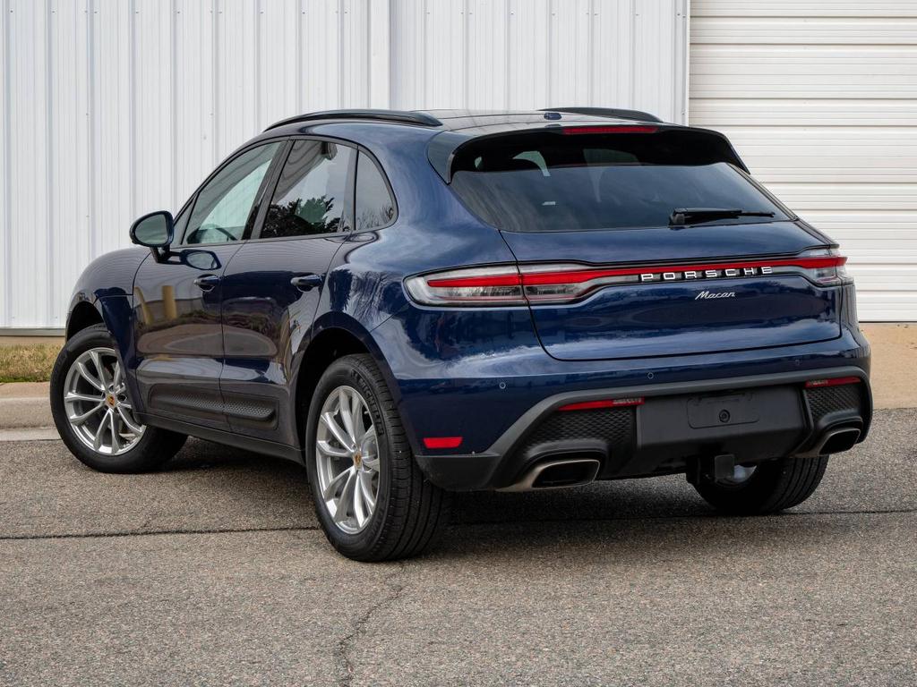 Gentian Blue Metallic 2025 Porsche Macan