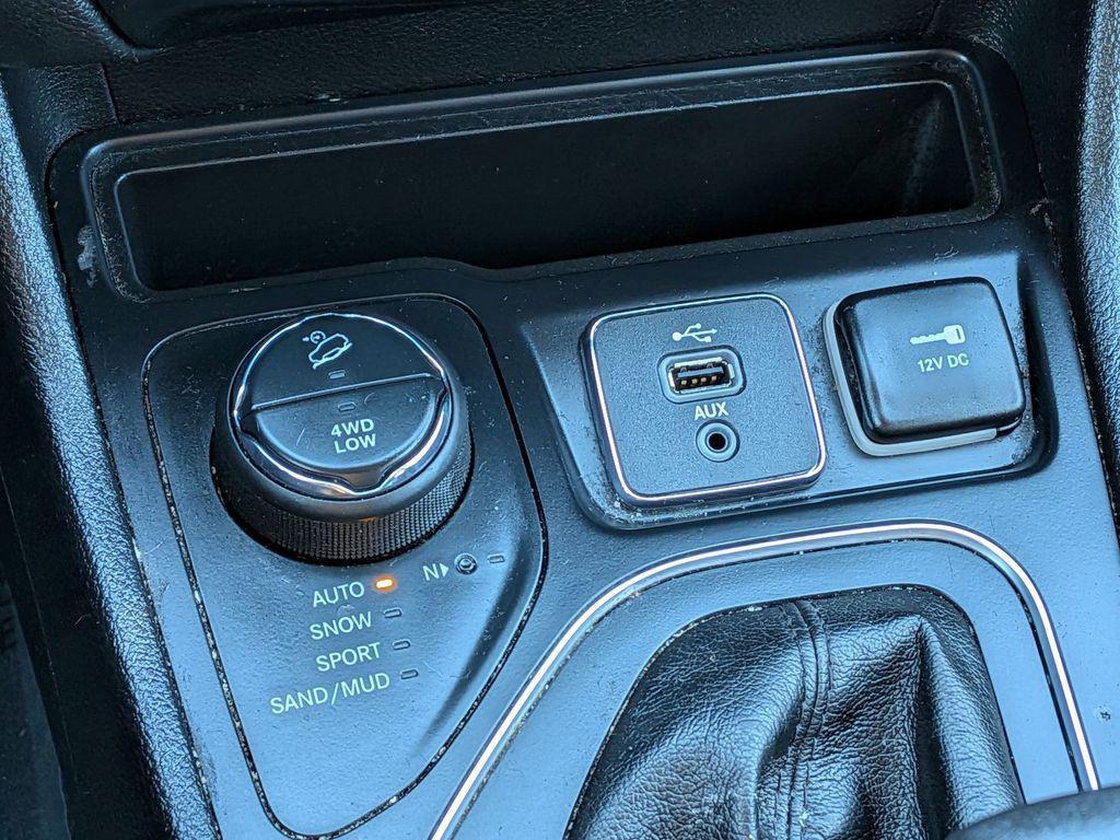 used 2019 Jeep Cherokee car, priced at $15,995