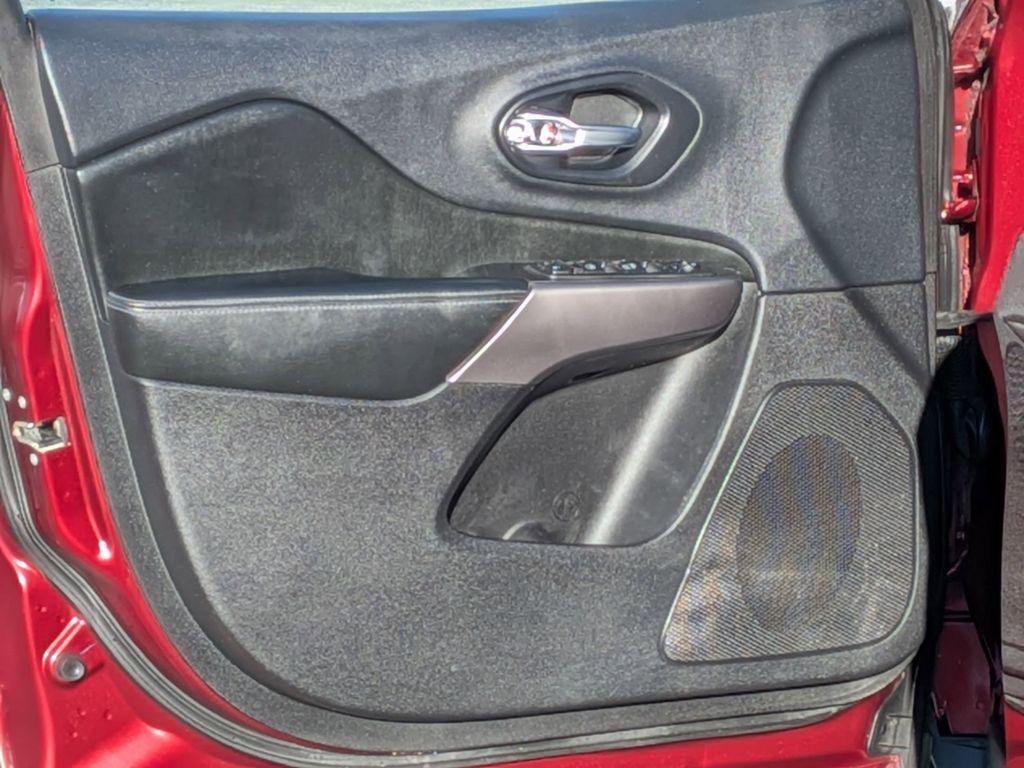 used 2019 Jeep Cherokee car, priced at $15,995