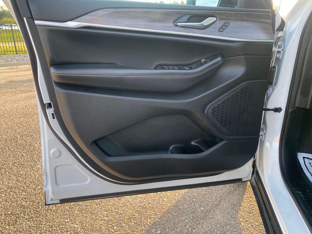 used 2024 Jeep Grand Cherokee car, priced at $30,788