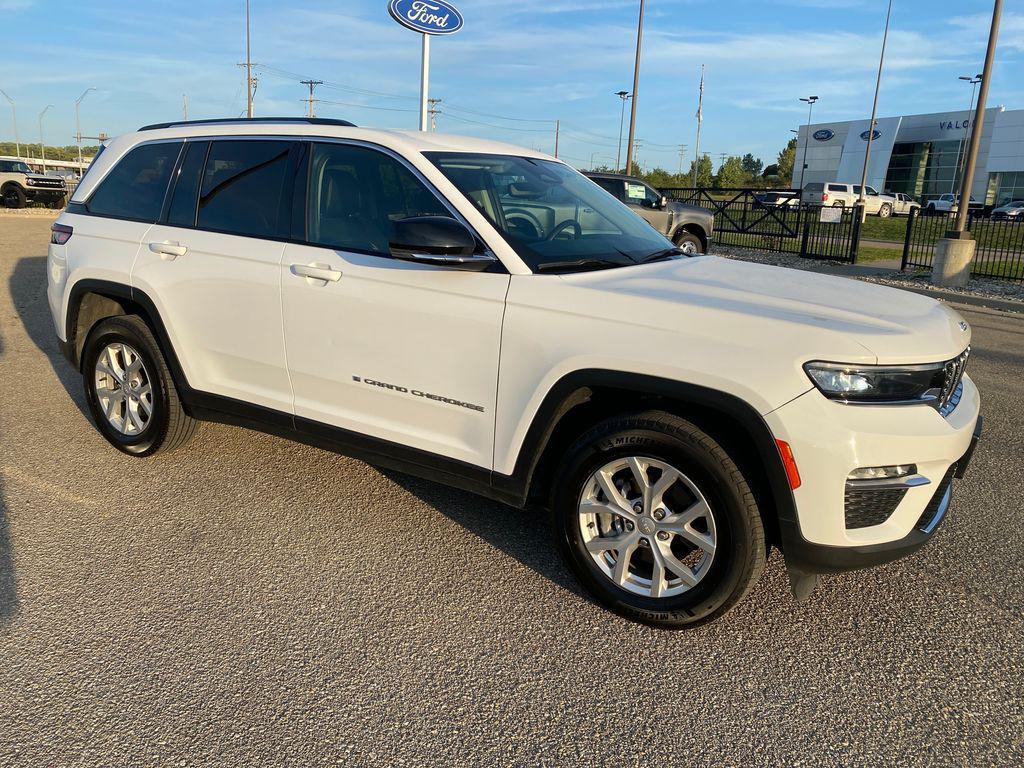 used 2024 Jeep Grand Cherokee car, priced at $30,788