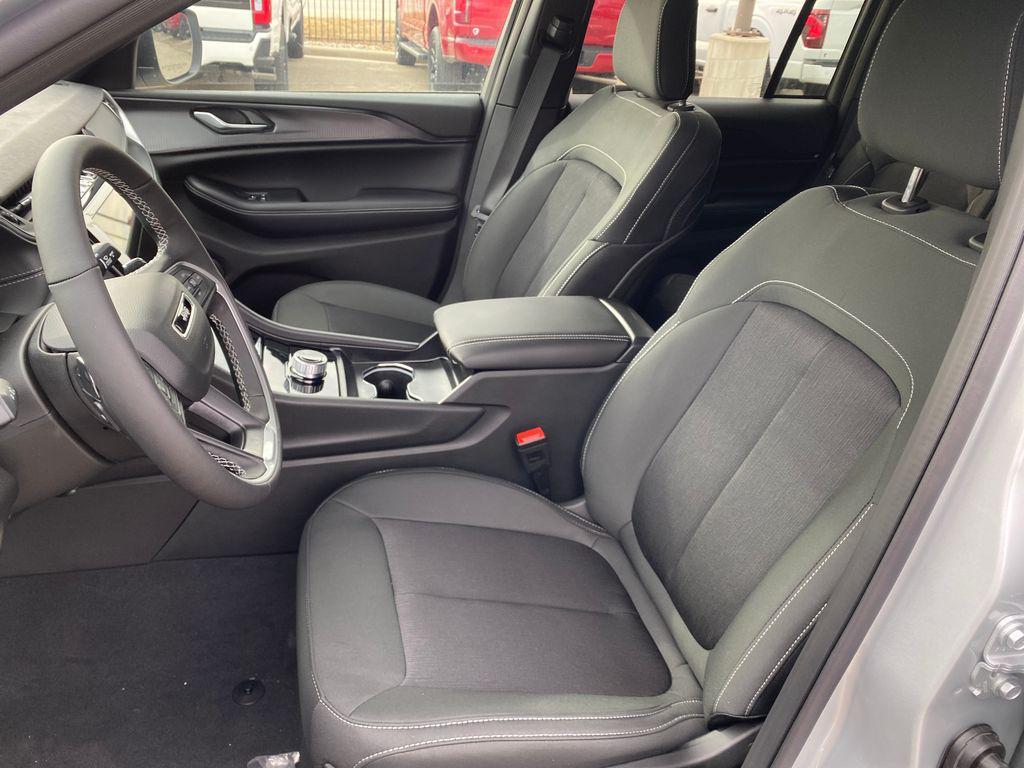 new 2025 Jeep Grand Cherokee car, priced at $43,500