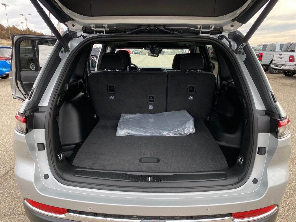 new 2025 Jeep Grand Cherokee car, priced at $43,500