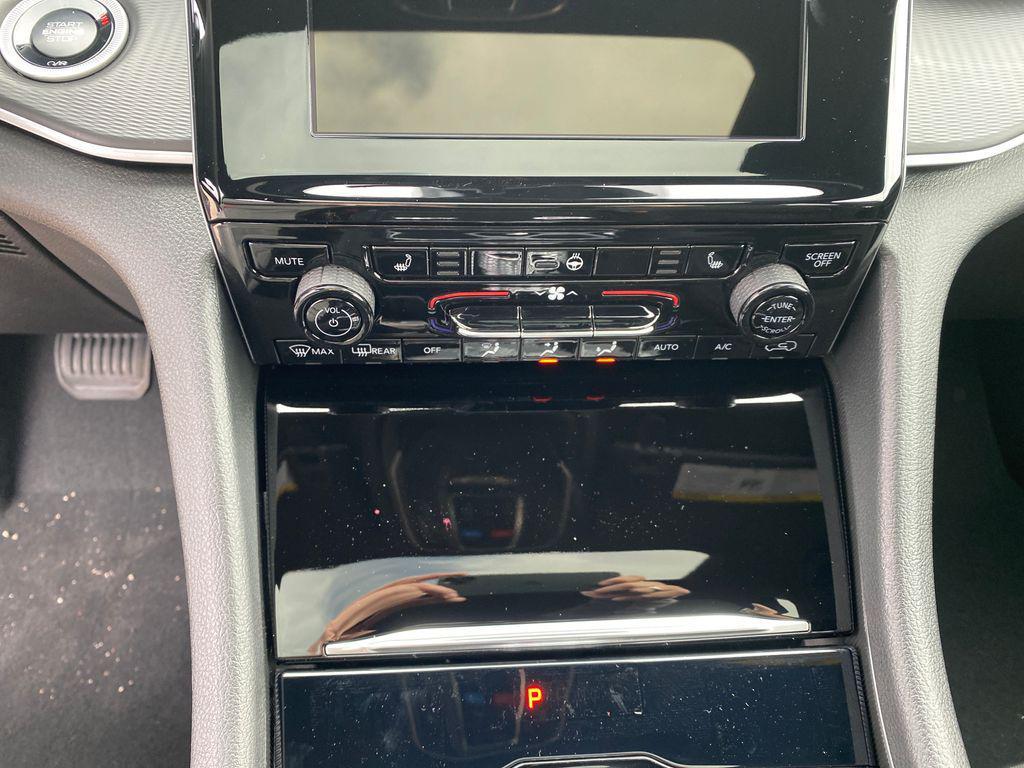 new 2025 Jeep Grand Cherokee car, priced at $43,500