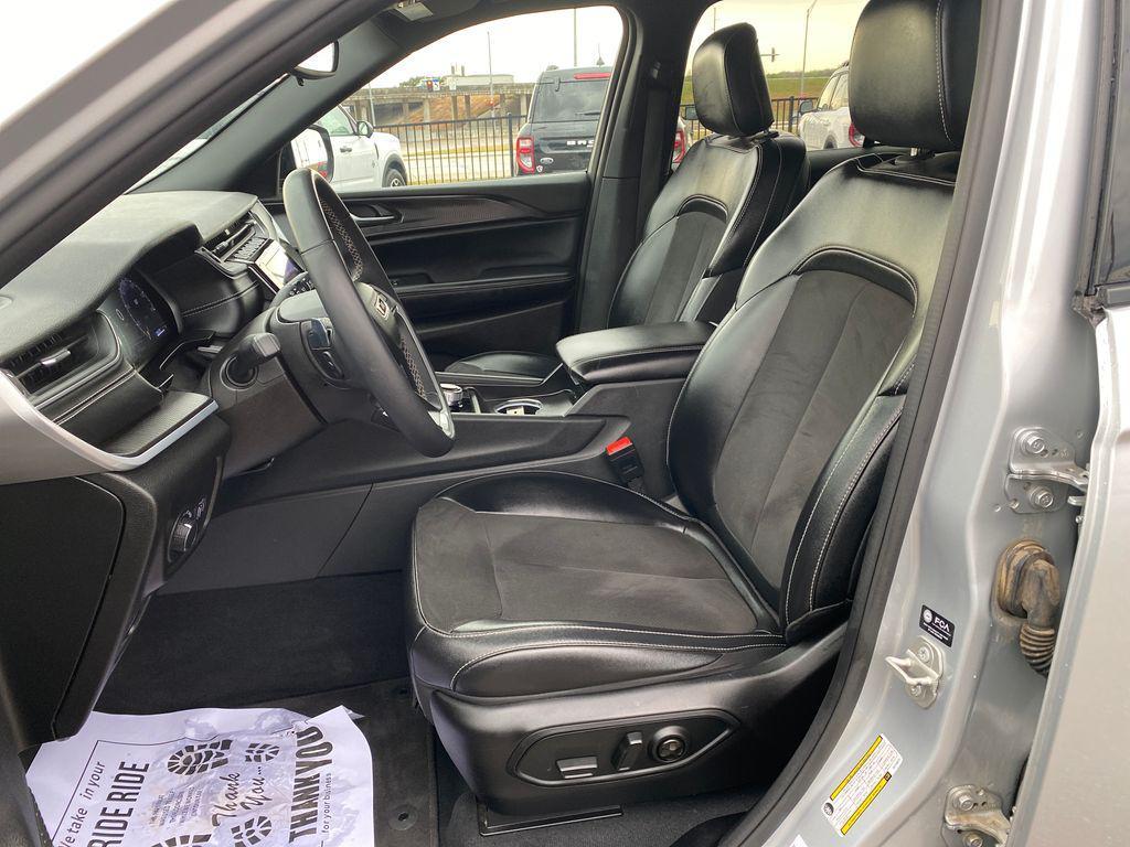 used 2024 Jeep Grand Cherokee car, priced at $31,990