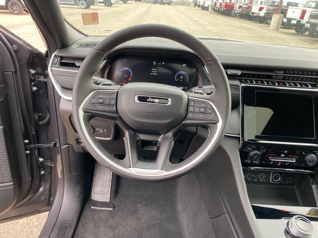 new 2025 Jeep Grand Cherokee car, priced at $43,500