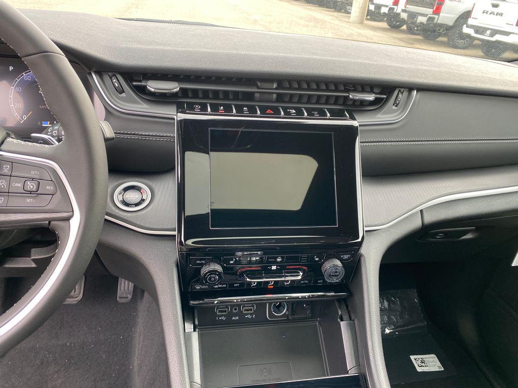 new 2025 Jeep Grand Cherokee car, priced at $43,500