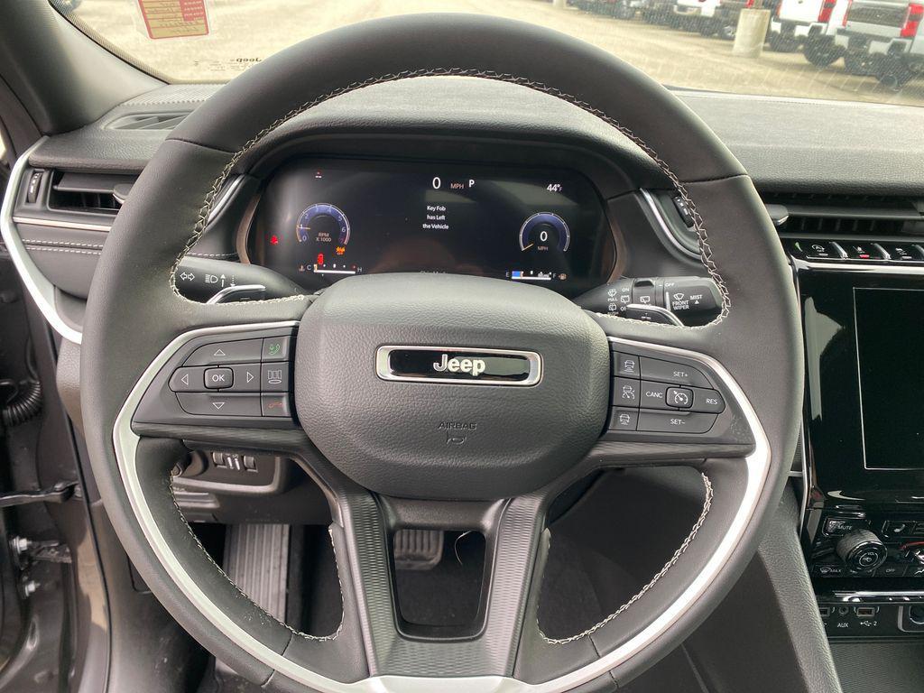 new 2025 Jeep Grand Cherokee car, priced at $43,500