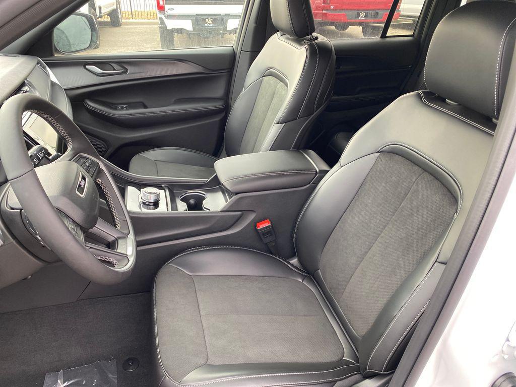 new 2025 Jeep Grand Cherokee car, priced at $45,985