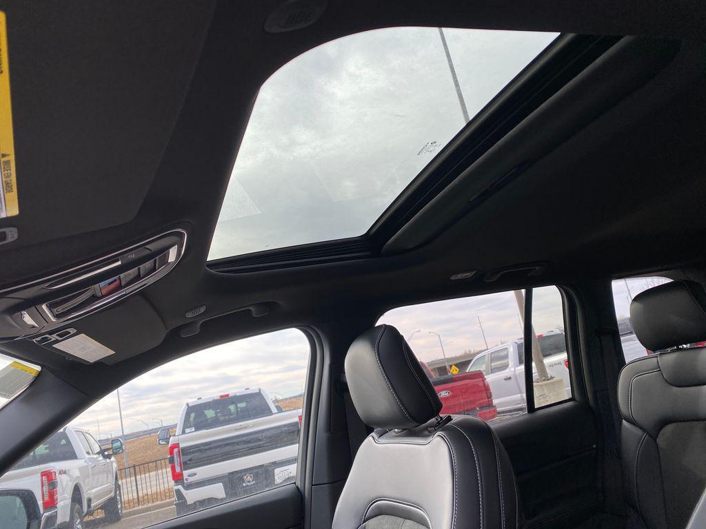 new 2025 Jeep Grand Cherokee car, priced at $45,985