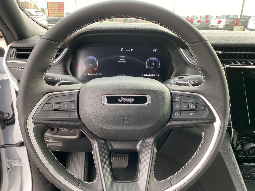 new 2025 Jeep Grand Cherokee car, priced at $45,985