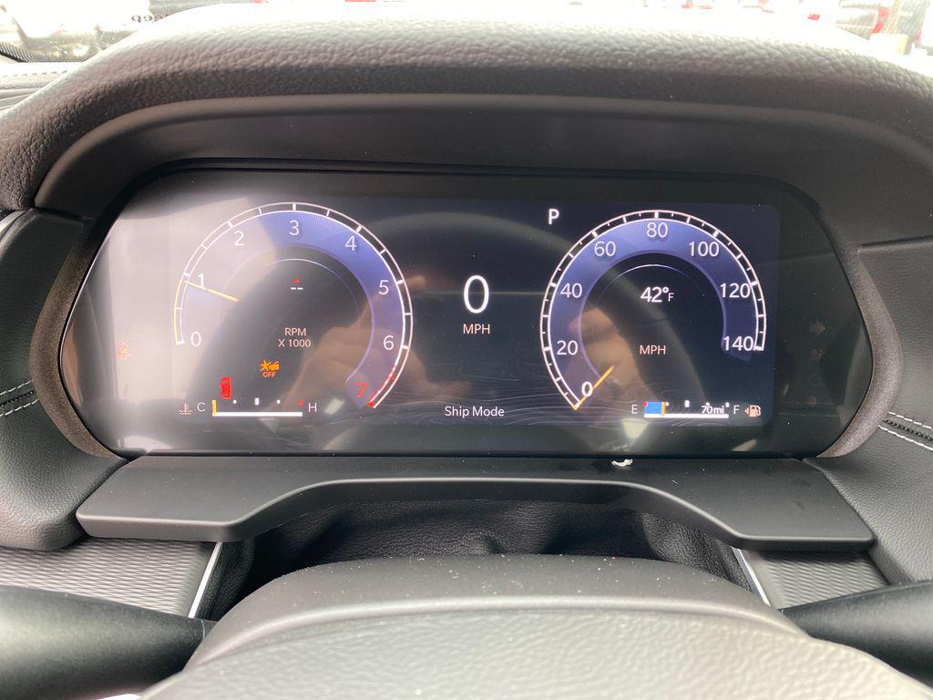 new 2025 Jeep Grand Cherokee car, priced at $45,985