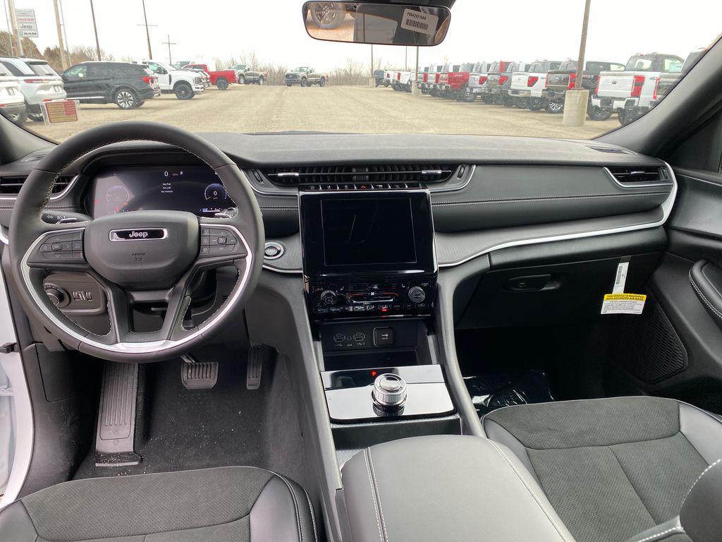 new 2025 Jeep Grand Cherokee car, priced at $45,985