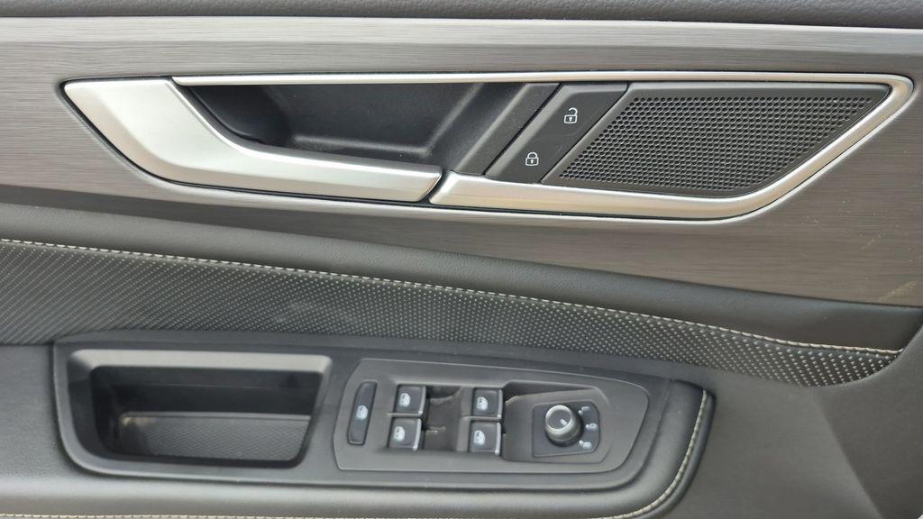 used 2024 Volkswagen Atlas Cross Sport car, priced at $32,000